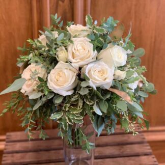Lutz Classic White Bouquet