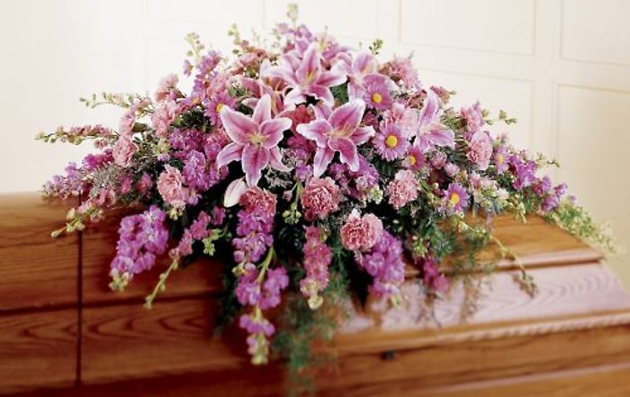 Lutz Rememberance Casket Spray