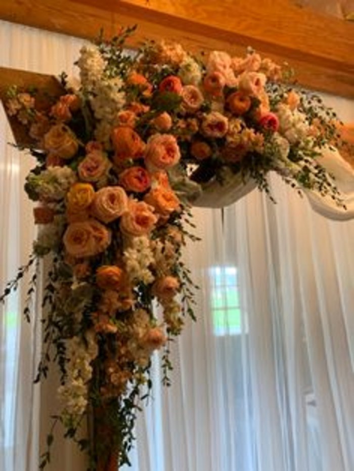 Peach corner arch flowers