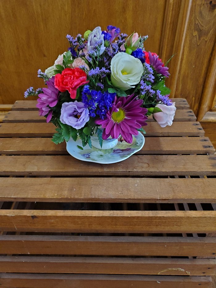 Lutz TeaCup Arrangement