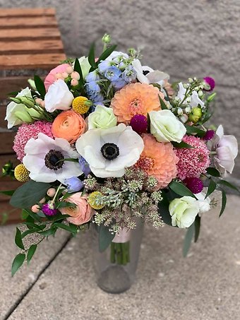 Peach Dahlia Delight Bouquet