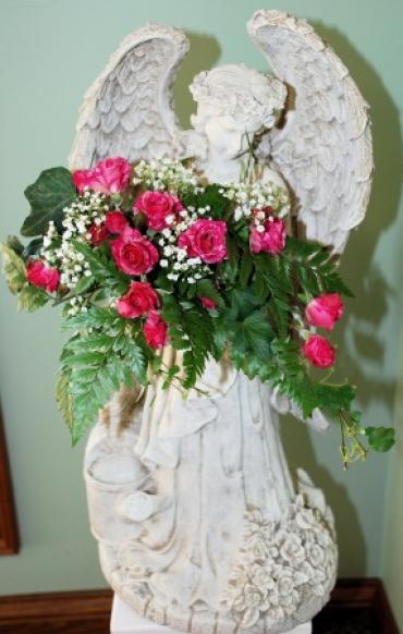 Lutz Garden Angel With Flowers LMGAF-4